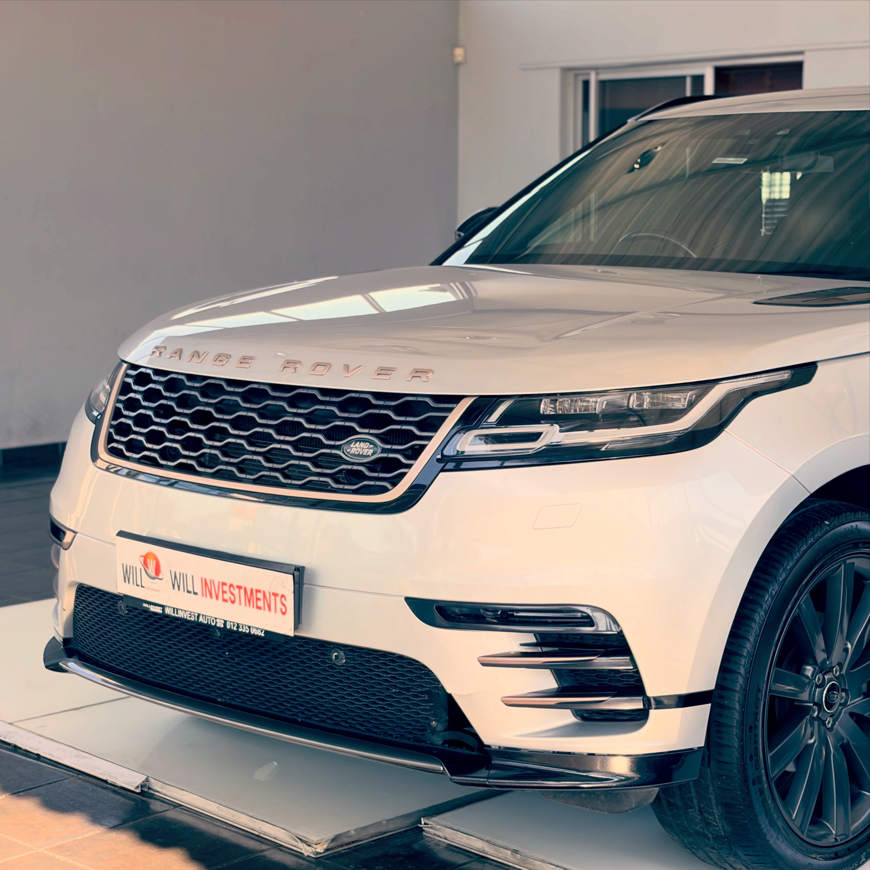 Range Rover Velar photographed on-site